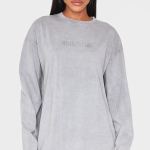 PRETTYLITTLETHING Light Grey Embossed Logo Washed Long Sleeve T-shirt