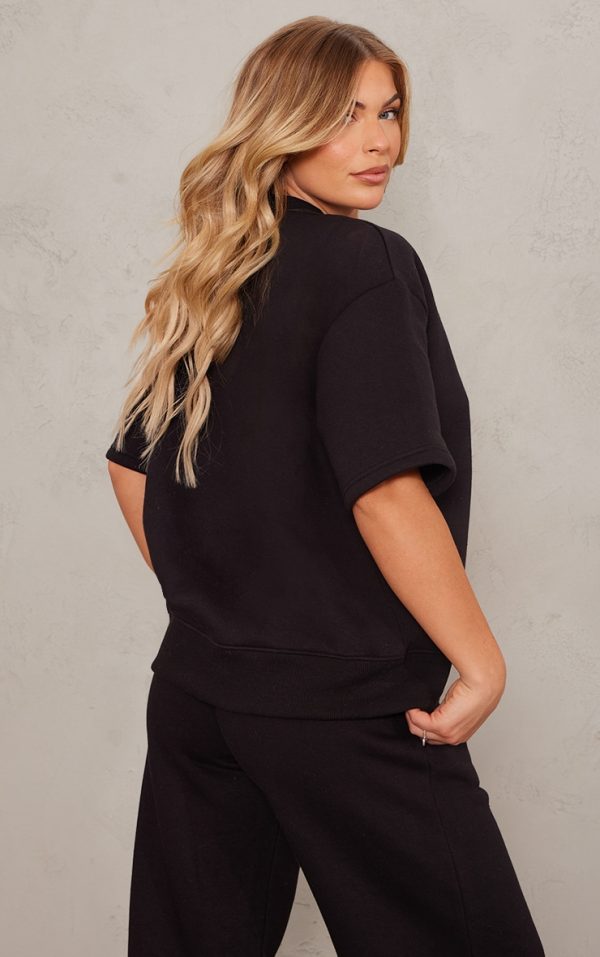 f31ad68e0db9614d5d53851f957fe820b2119f3d_CNI1470_2_prettylittlething_black_badge_detail_oversized_short_sleeve_sweatshirt