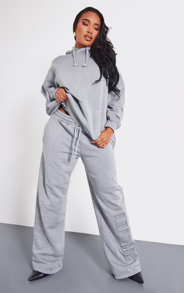 f36d26f0b93c00857c92a16b5cc2ebd52c7e4ce7_CNK5650_1_prettylittlething_shape_grey_joggers-1