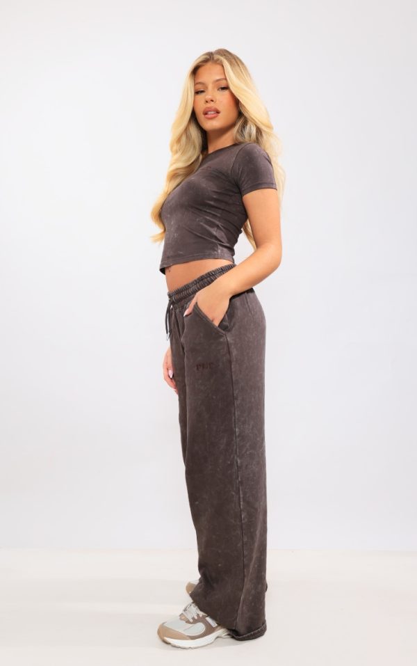 f415d07c7fe27364e09510df7588b3550ffb71c5_CNH3713_1_chocolate_washed_oversized_low_rise_wide_leg_joggers