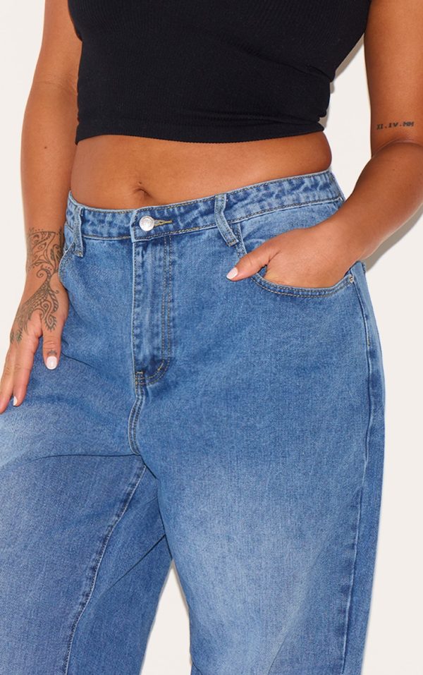 f43d5176cb219bf8b7a56bf469c88642f95234d3_CNB8793_4_plus_mid_blue_wash_mid_rise_straight_leg_jeans