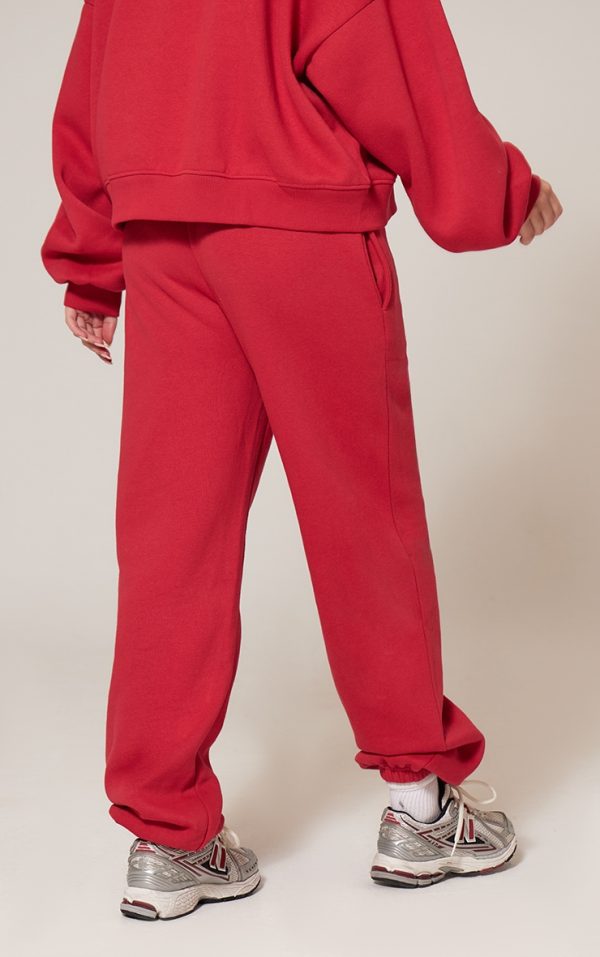 f57bbe4d24d8ee13bd5d23b18e7f02a1cc82ff47_CNK6316_3_prettylittlething_red_oversized_embroidered_cuffed_joggers