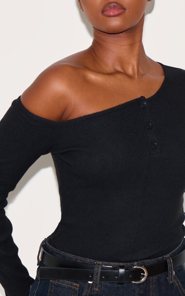 f5ae4a7809e2500d08481346ad6ffe4c66497815_CNL8764_4_black_rib_button_detail_asymmetric_long_sleeve_top