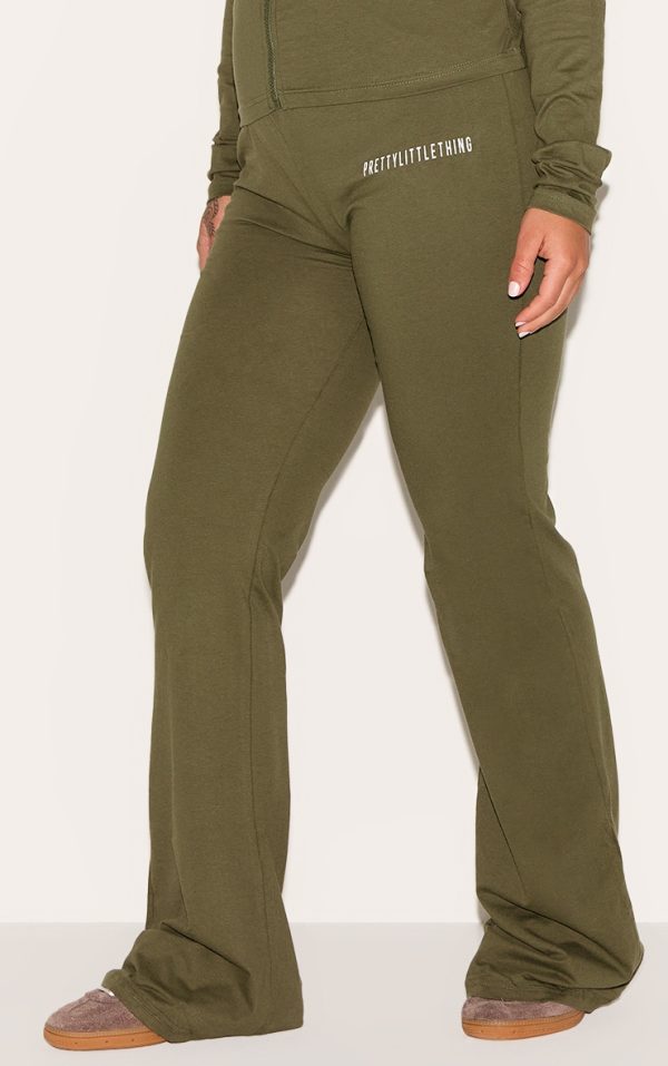 f5f54a47bcb3ea788cfe8efc546ad74ca7adaaa0_CNH5589_2_prettylittlething_plus_khaki_jersey_skinny_flared_trousers