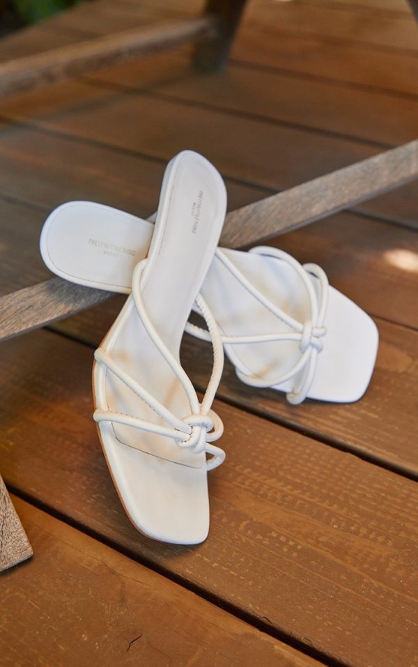 f6560257afa827a214b35110eaf3590bac4725c7_CNH8734_4_white_wide_fit_pu_square_toe_knotted_heeled_mules