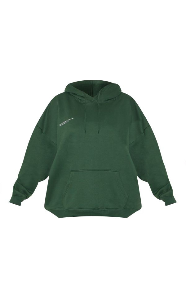 f67fc45e2d7eafc586572c8d54f342c0df486e35_CNG1358_5_prettylittlething_plus_forest_green_est_2012_printed_oversized_hoodie