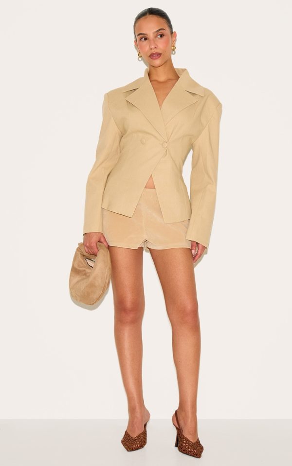 f71a5a55273a36a68d1e2393148cd4b8371d1e69_CNM7089_3_petite_latte_fitted_blazer