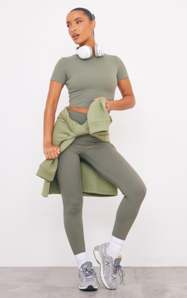 f73d7e04f44a4d5293c43e9f26d4f2a8dd75247f_CNF7350_3_olive_sculpt_short_sleeve_crop_gym_top-1