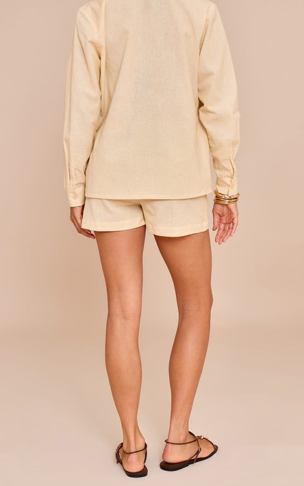 f73e893e90f7514c3e3dd72a85526ce5f023eaf5_CNM7554_3_petite_almond_woven_high_rise_shorts
