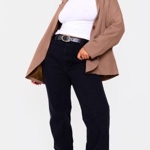 PRETTYLITTLETHING Plus Black Long Leg Straight Jeans