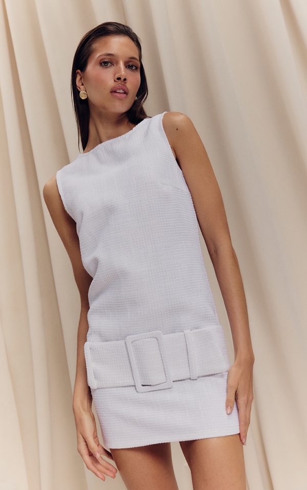 f76a2cfc772c5f6d2d9cb7a08208513bd378ffdd_CNL8423_1_white_boucle_oversized_low_belt_shift_dress