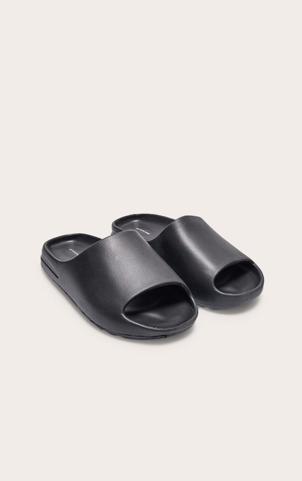 f78bf60f26082bba76d060f99eb12fd9c36714a8_CMP4736_2_black_rubber_ribbed_sole_sliders