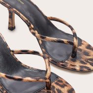f7ab7158816385a575e8151212a6a56abd2d3337_CNJ0841_3_leopard_print_pu_round_toe_thong_mid_heeled_mules