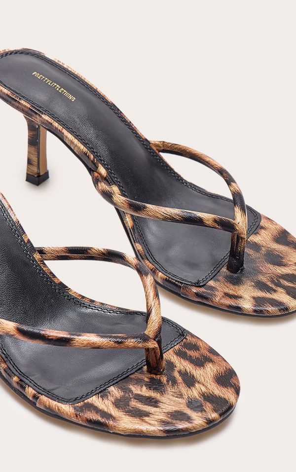 f7ab7158816385a575e8151212a6a56abd2d3337_CNJ0841_3_leopard_print_pu_round_toe_thong_mid_heeled_mules