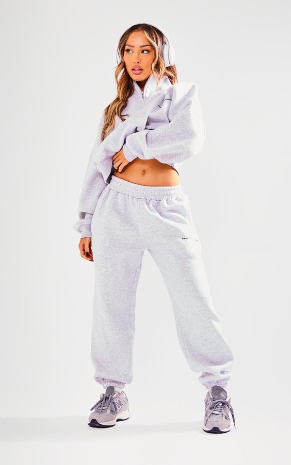 f89024c9e365e24dfb82ad51c41cb959e0c2f162_CNH2092_1_prettylittlething_petite_ash_grey_branded_joggers
