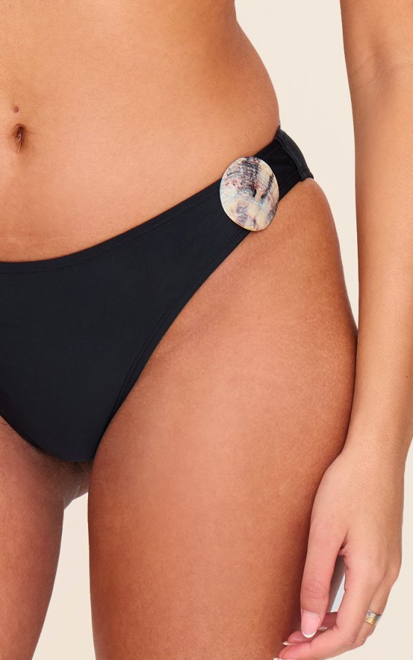 f8d6ac5537db3ee7e7183d6499d44194f6bc9939_CNL8539_4_black_shell_trim_tanga_bikini_bottoms