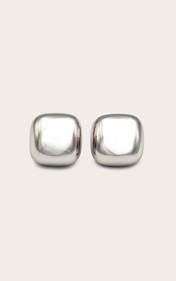 f8f68838edf2640d034583875216d2c7843642d8_CNL7915_2_silver_mini_square_chunky_stud_earrings