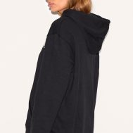 f93a9643a5af8f600634728ce0c6790a99486bff_CNK9275_2_prettylittlething_black_printed_oversized_hoodie