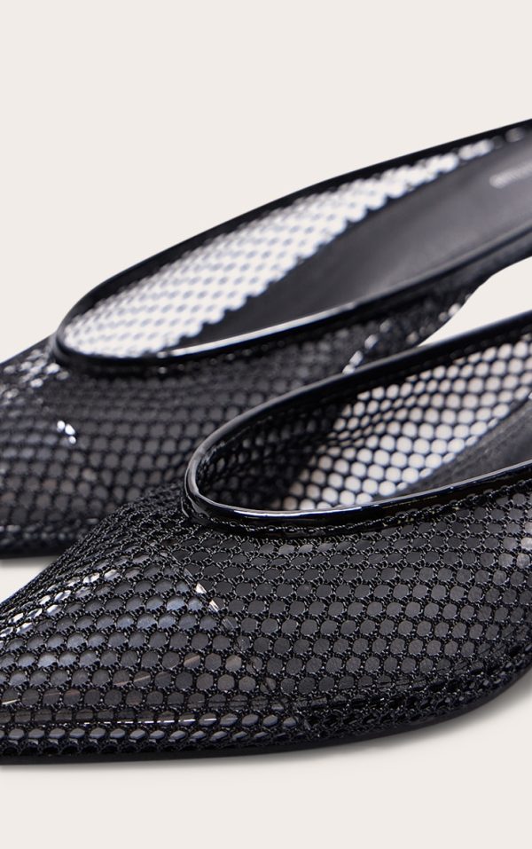 fa1f89b22b0b081466af1035703e0ff4ea718084_CNJ2813_4_black_mesh_point_toe_low_heel_court_mules