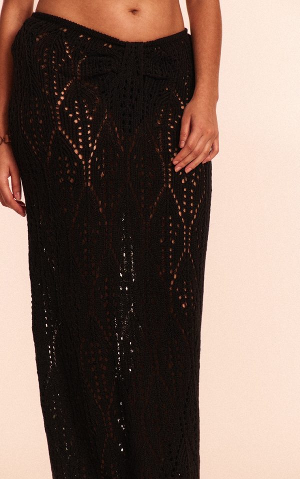 fb03709f071446529232a7a934ef781da560f433_CNM6515_4_plus_black_crochet_maxi_knot_detail_beach_skirt