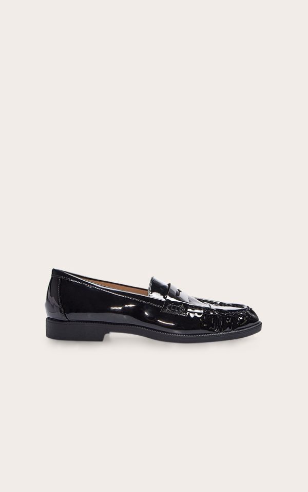 fb817223bc82e78b8e9bcbca9e266d7c6289f3b3_CNN2128_1_black_patent_round_toe_loafer