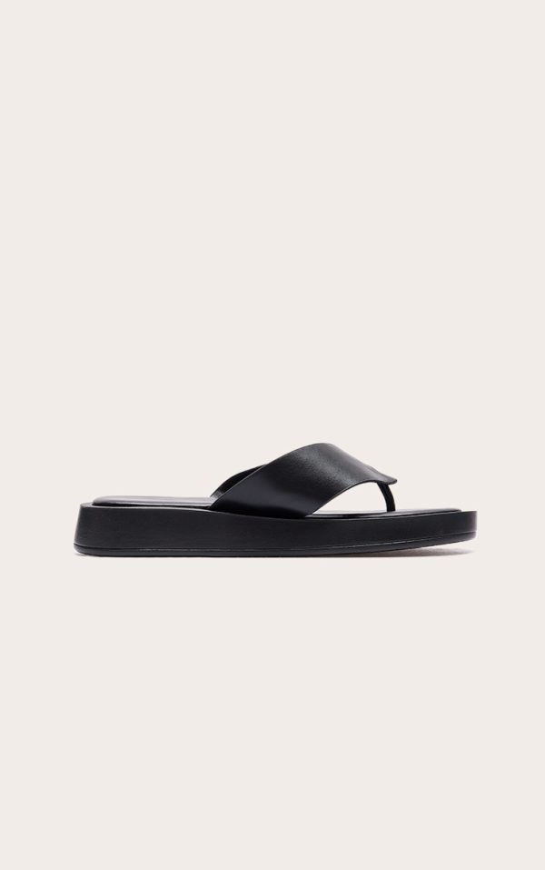 fc5313cbc6b699c7650d704f15a8187b51e55b04_CMP2587_1_black_chunky_sandal_toe_post_flip_flops