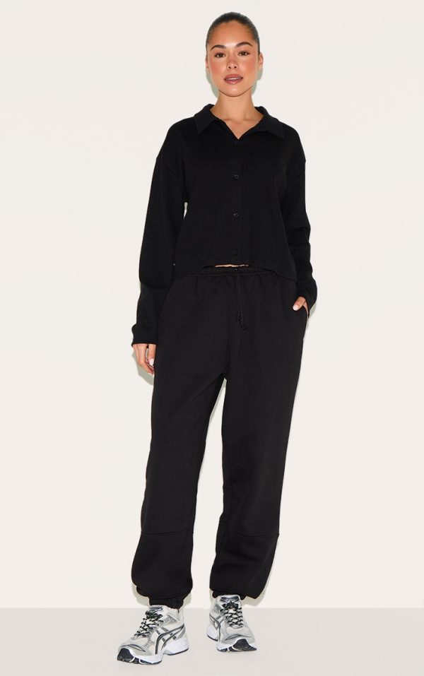 fcebe28a65a93d4441d5eb8c69a492e052431447_CNL9637_1_black_straight_leg_cuffed_seam_detail_joggers