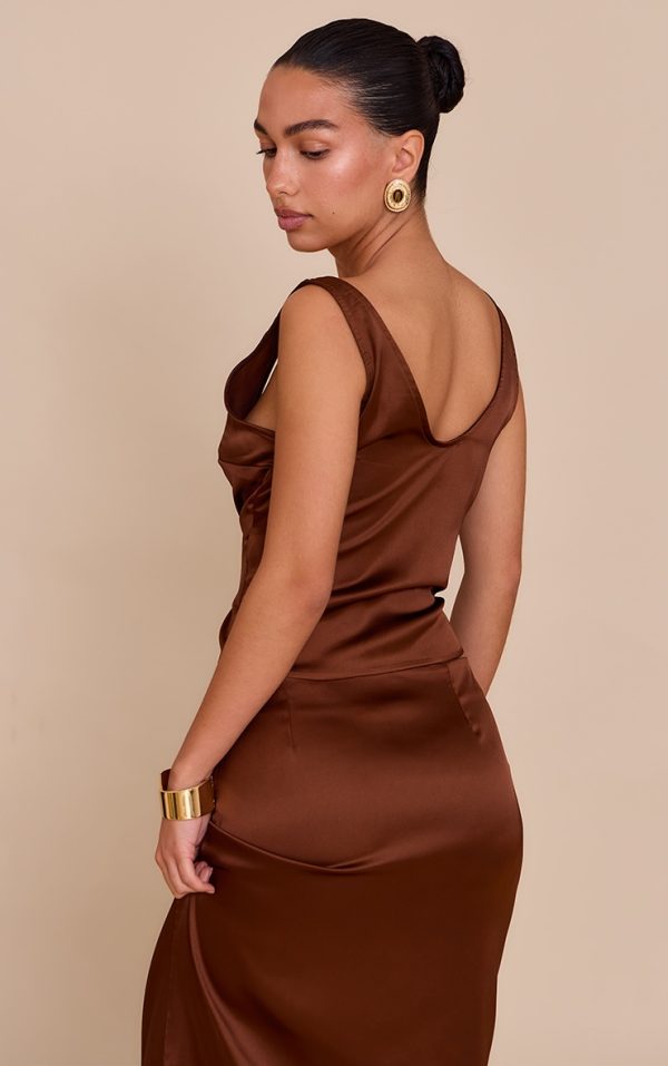 fd0724c27df6ad9835acafdf696898353e38c529_CNM8889_2_chocolate_satin_scoop_neck_cami_top