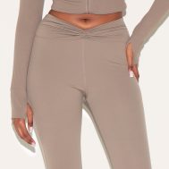 fe3a820fec44dbf665f9fd320f8c286c8a8c2353_CNL5090_4_brown_sculpt_twist_front_gym_leggings-1