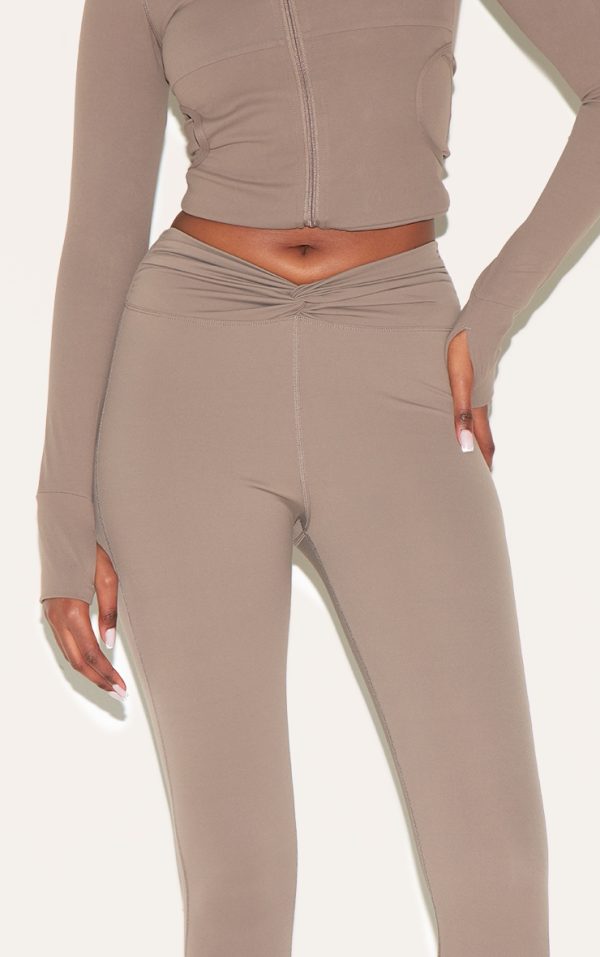 fe3a820fec44dbf665f9fd320f8c286c8a8c2353_CNL5090_4_brown_sculpt_twist_front_gym_leggings-1